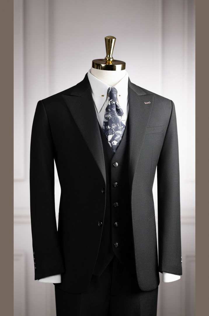 Vest đen cổ nhọn 2 nút