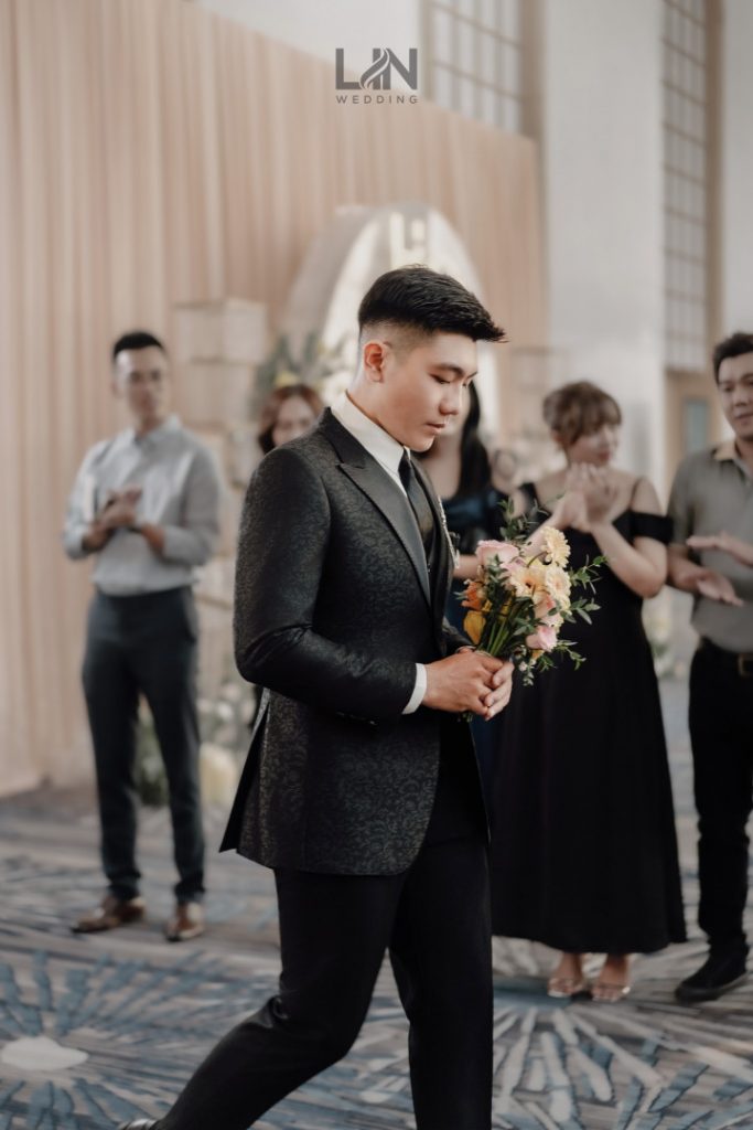 Chú Rể Gia Huy Tỏa Sáng Trong Bộ Vest Gấm của LIN Wedding