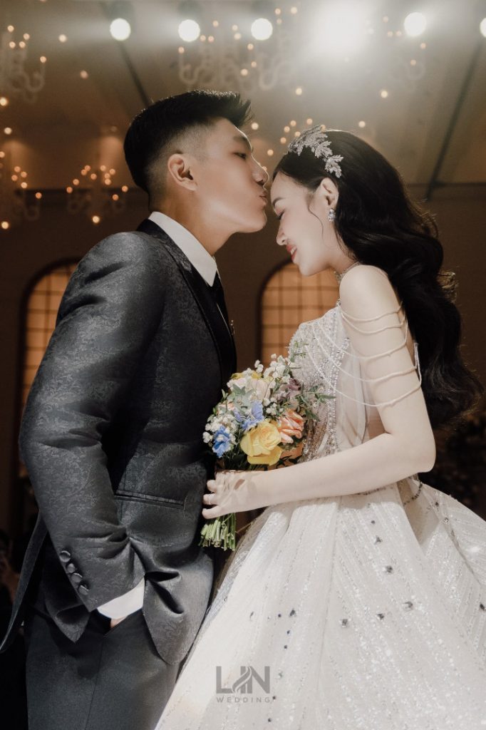 Chú Rể Gia Huy Tỏa Sáng Trong Bộ Vest Gấm của LIN Wedding