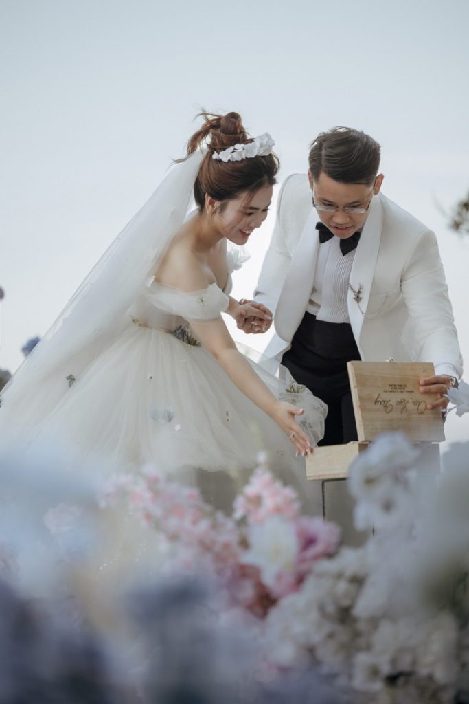 Chú rể Hoàng Luân và cô dâu Phụng Nhi