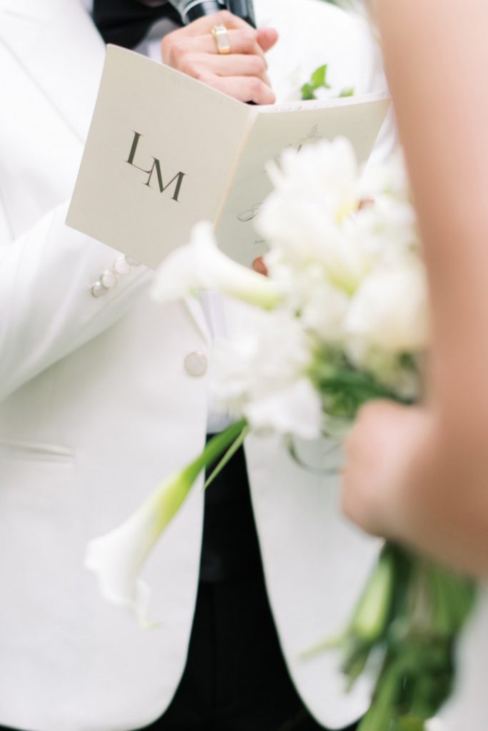 Chú rể Thành Lộc tỏa sáng trong bộ Tuxedo trắng tinh khôi từ LIN Wedding