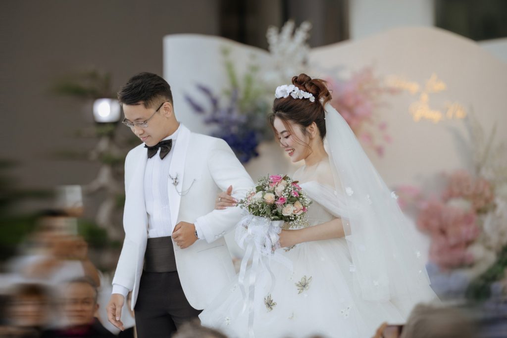 Chú rể Hoàng Luân và cô dâu Phụng Nhi