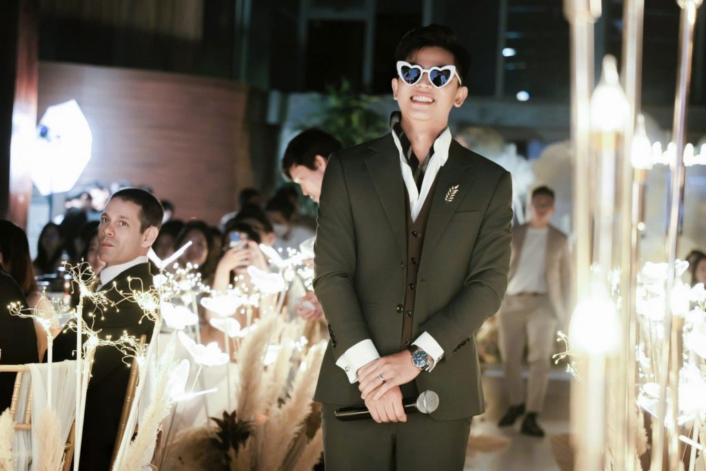 Chú rể Tuấn Kiệt tỏa sáng với vest xanh cổ vịt từ LIN Wedding