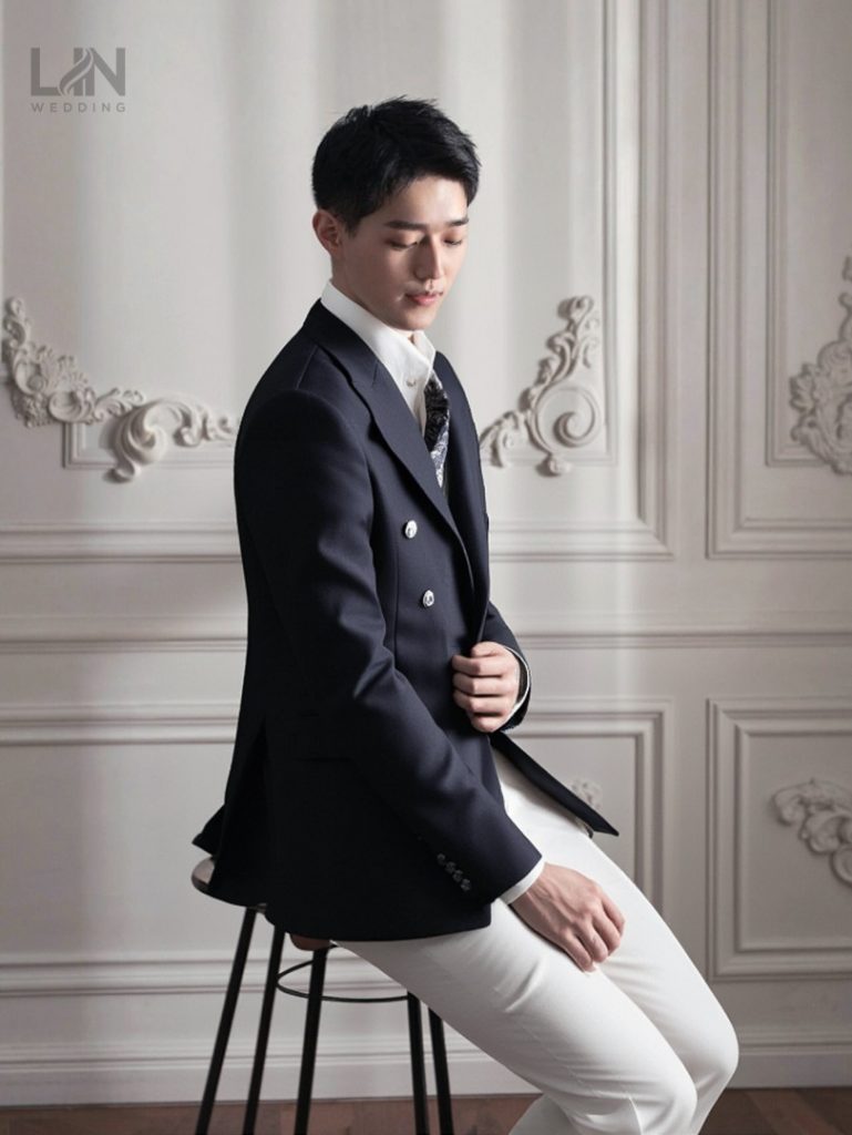 Vest xanh navy 6 cúc – Vẻ đẹp của sự chỉn chu và tinh tế