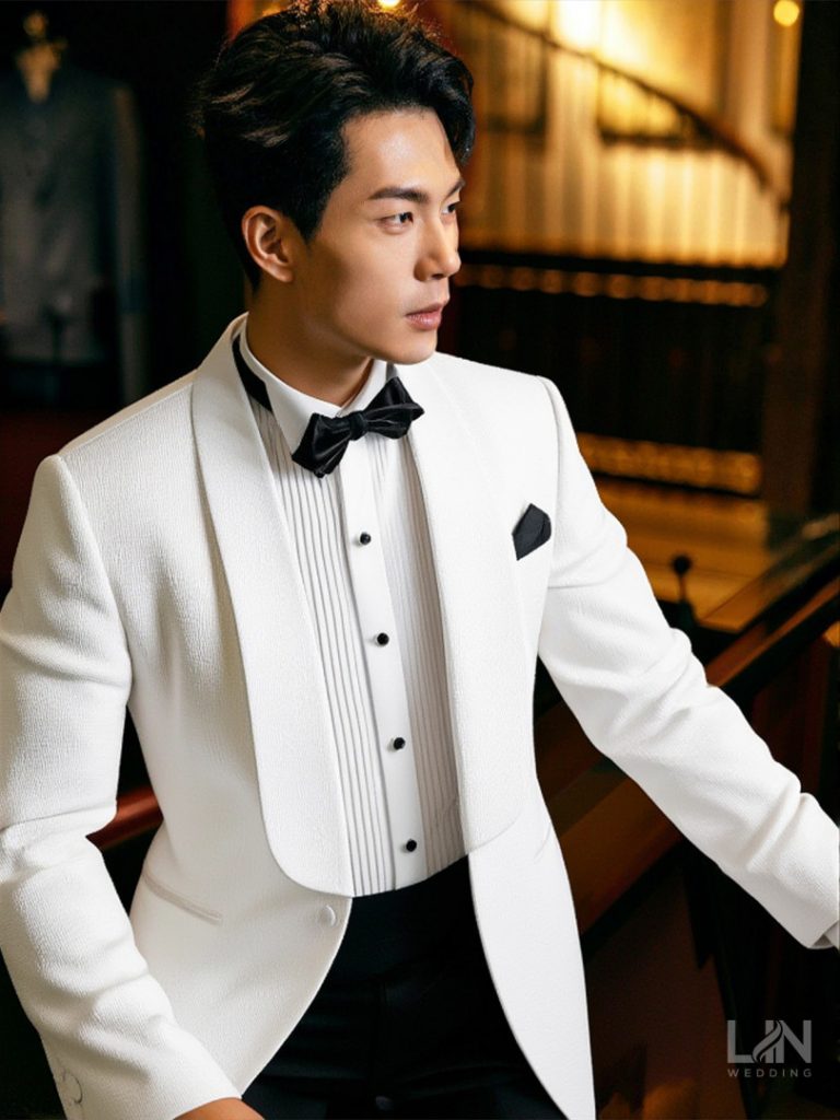 TUXEDO TRẮNG CỔ SAM – PHONG CÁCH TINH KHÔI CHO CHÀNG RỂ HIỆN ĐẠI