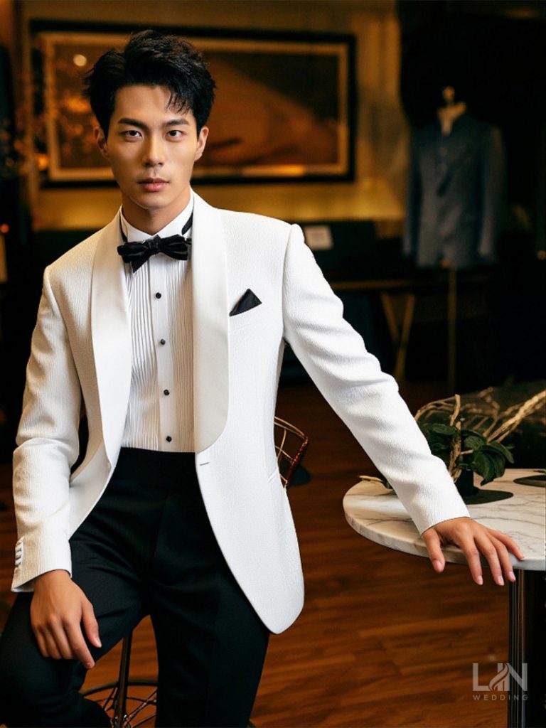 TUXEDO TRẮNG CỔ SAM – PHONG CÁCH TINH KHÔI CHO CHÀNG RỂ HIỆN ĐẠI