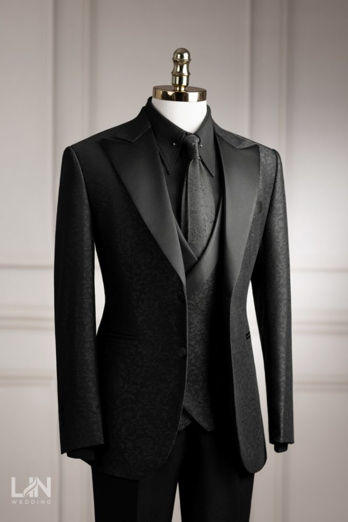 TUXEDO ĐEN GẤM – ĐỈNH CAO PHONG THÁI QUÝ ÔNG