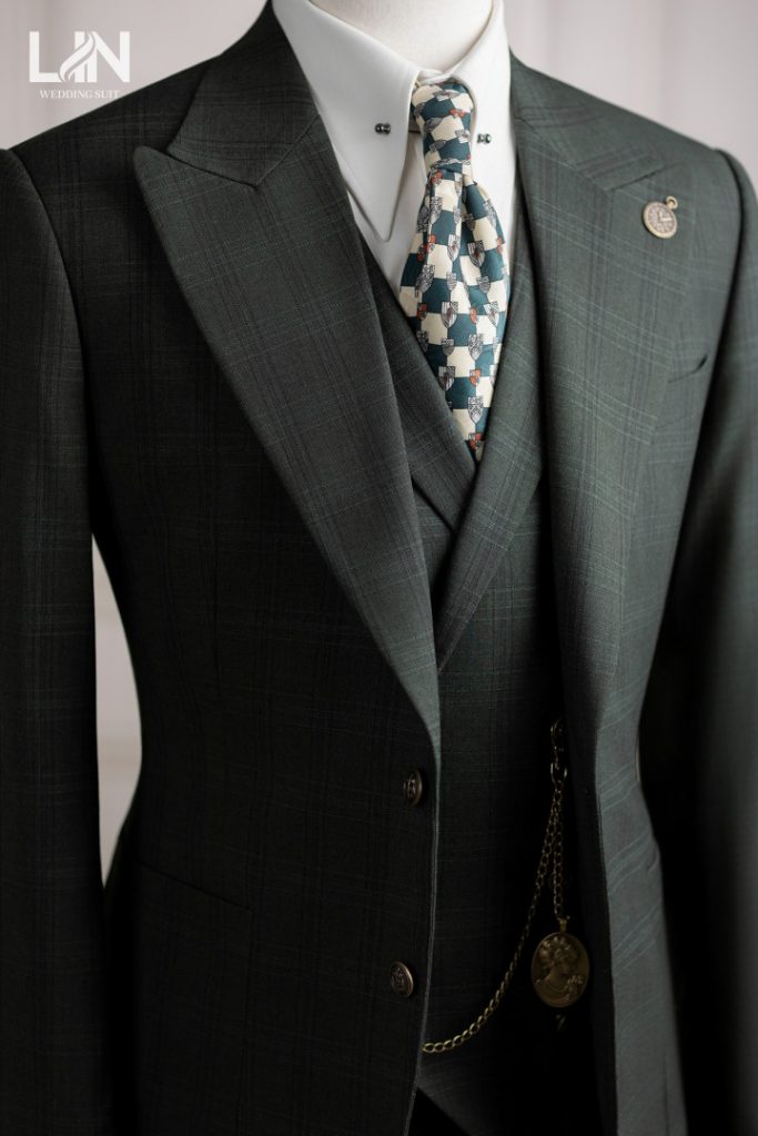 LỊCH LÃM TỪNG CHI TIẾT – BẢN LĨNH TRONG TỪNG ÁNH NHÌN