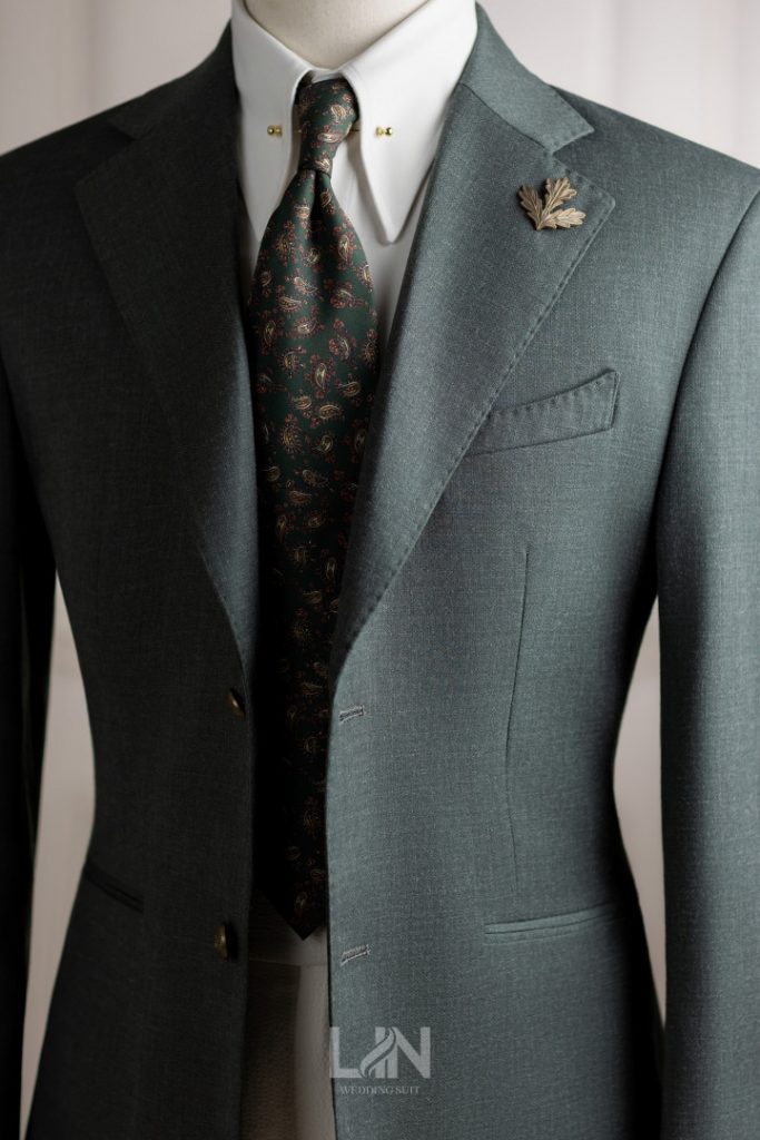 VEST XANH CỔ VỊT – PHONG CÁCH HIỆN ĐẠI CHO CHÀNG RỂ ĐẲNG CẤP