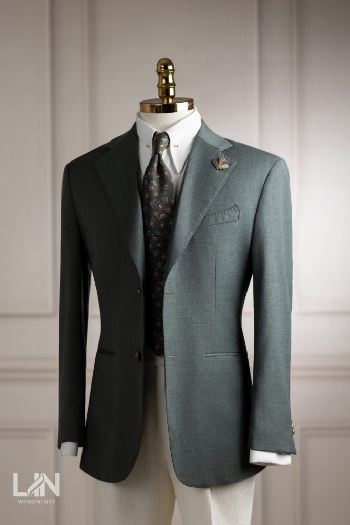 VEST XANH CỔ VỊT – PHONG CÁCH HIỆN ĐẠI CHO CHÀNG RỂ ĐẲNG CẤP