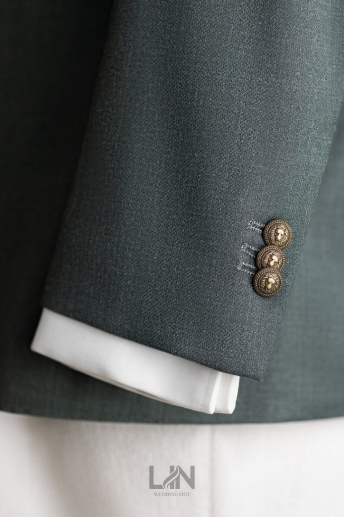 VEST XANH CỔ VỊT – PHONG CÁCH HIỆN ĐẠI CHO CHÀNG RỂ ĐẲNG CẤP