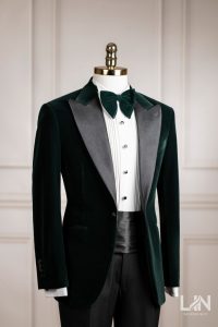 Emerald Green Velvet – Định nghĩa khí chất sang trọng cho chú rể trong lễ cưới.