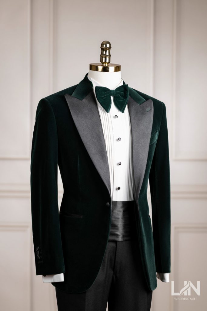 Emerald Green Velvet – Định nghĩa khí chất sang trọng cho chú rể trong lễ cưới.