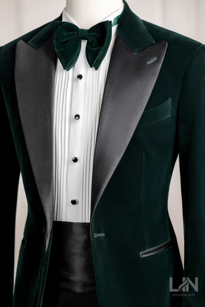 Emerald Green Velvet – Định nghĩa khí chất sang trọng cho chú rể trong lễ cưới.