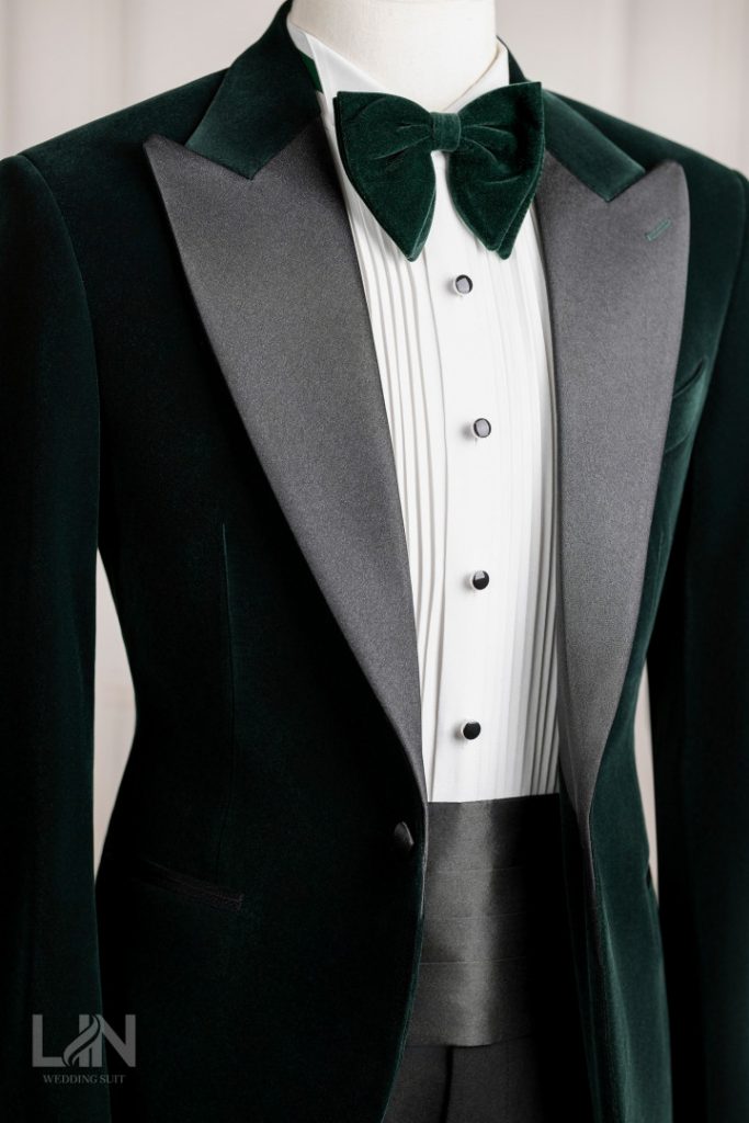 Emerald Green Velvet – Định nghĩa khí chất sang trọng cho chú rể trong lễ cưới.