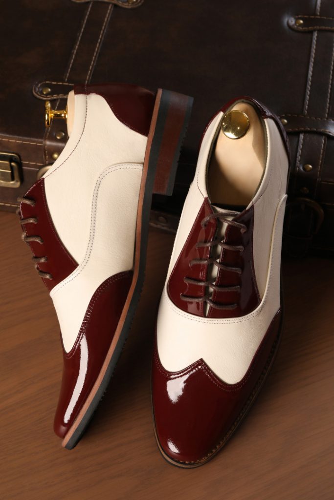 TRẮNG NGÀ PHỐI ĐỎ BÓNG – TINH TẾ VÀ NỔI BẬT CHO CHÚ RỂ