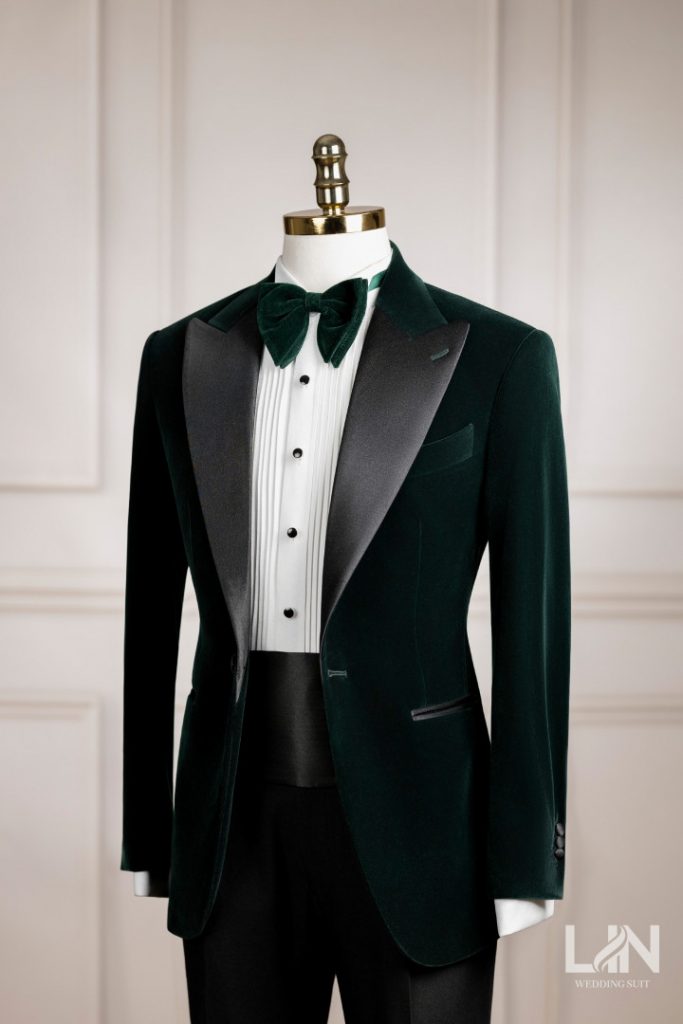 Emerald Green Velvet – Định nghĩa khí chất sang trọng cho chú rể trong lễ cưới.