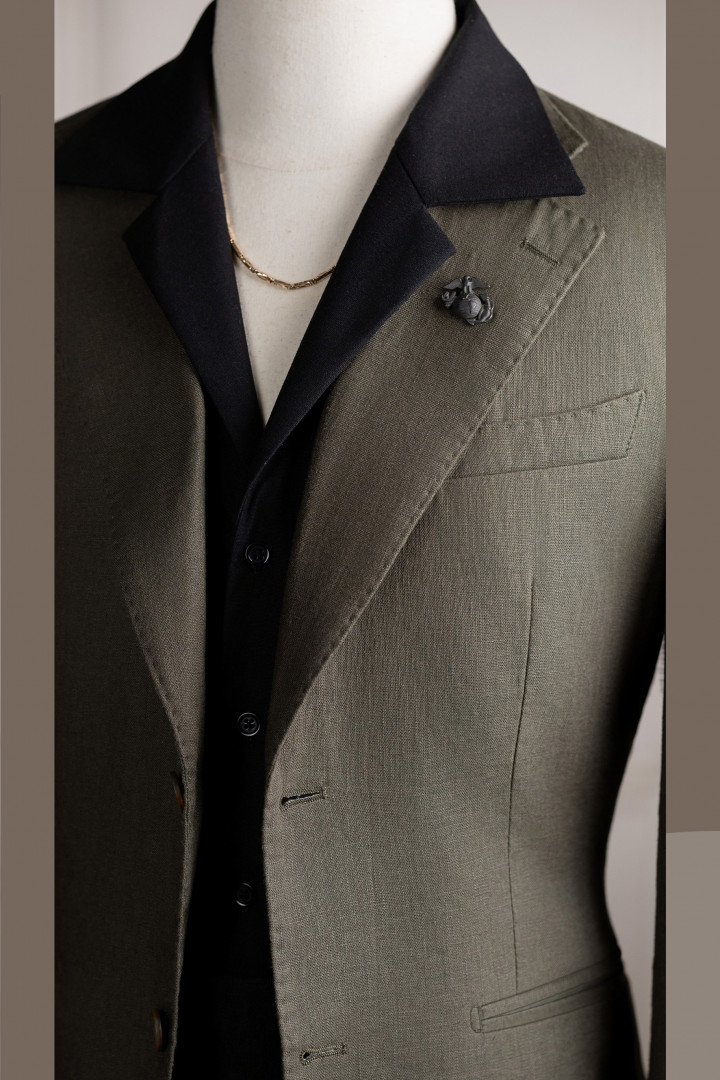 Vest xanh rêu linen tưng cổ K 2 cúc Vest xanh rêu linen tưng cổ K 2 cúc