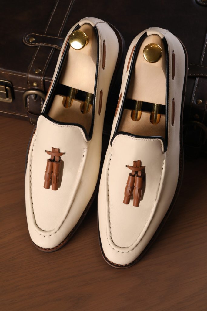CREAM WHITE LOAFER