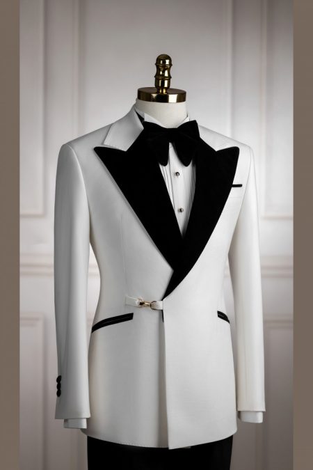 Tuxedo trắng kim sa cài chéo cổ nhọn phi mờ