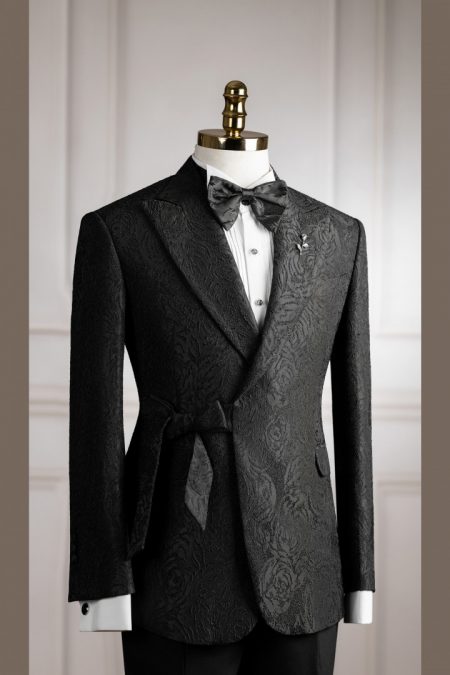 Vest đen gấm vân hoa cổ nhọn thắt chéo