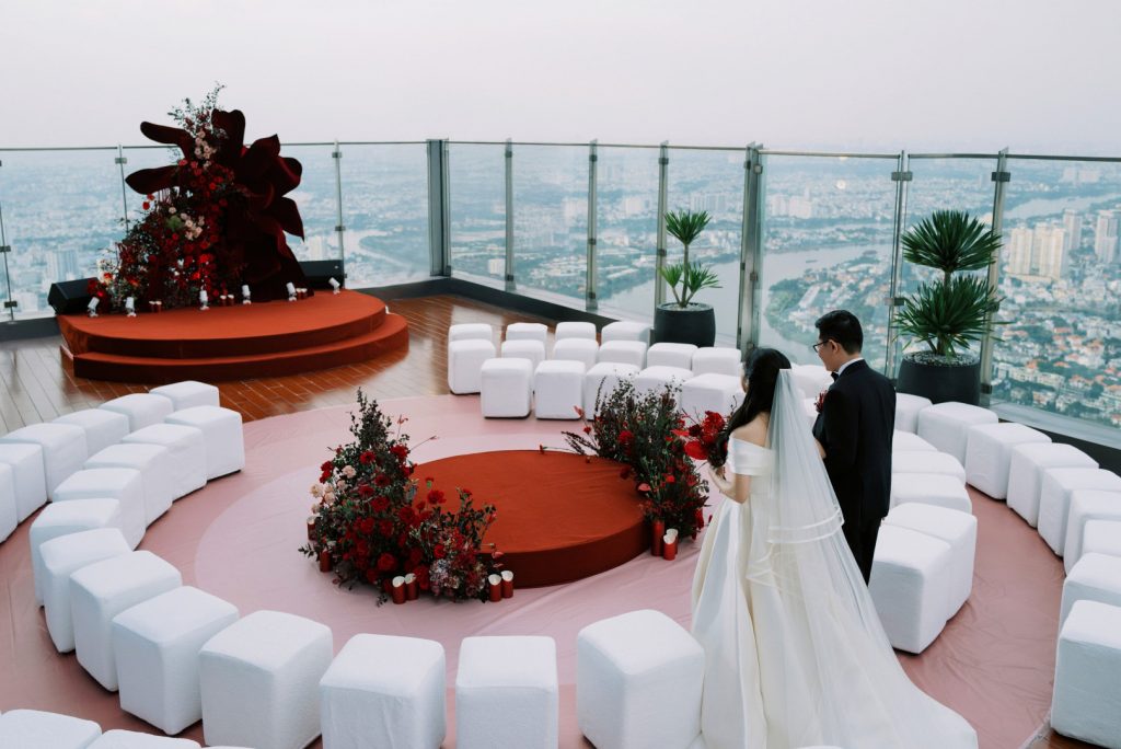 Hoàng Huy & Phương Giang – Khoảnh khắc hạnh phúc trên đỉnh Landmark 81