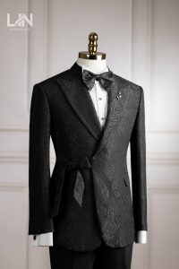 VEST GẤM VÂN HOA THẮT CHÉO – ĐẸP TỪ CHI TIẾT, SANG TỪ TỔNG THỂ