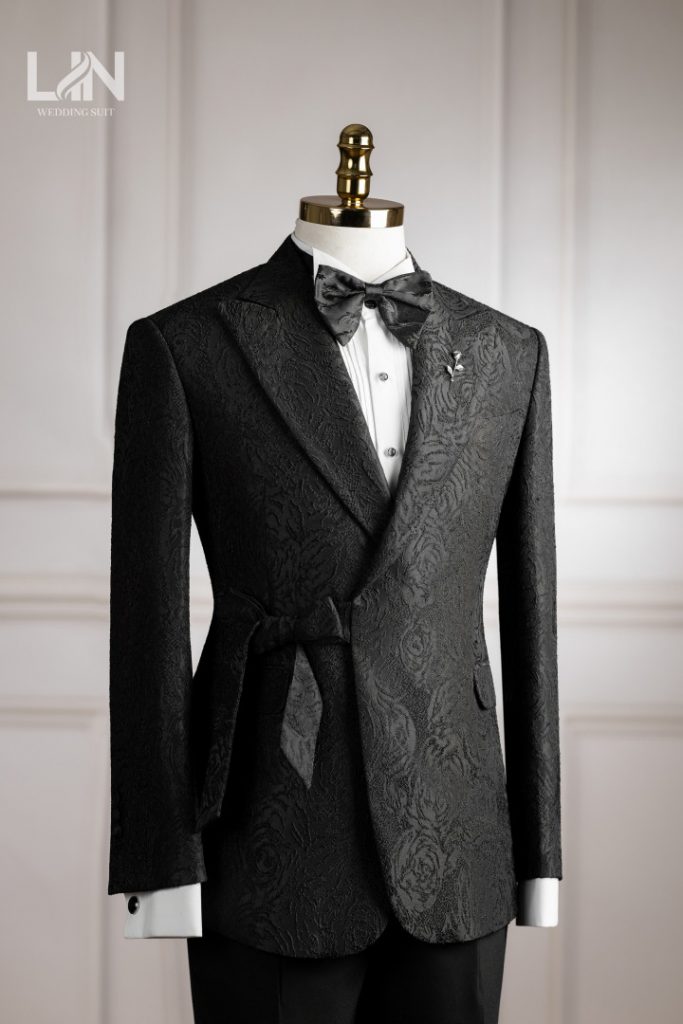 VEST GẤM VÂN HOA THẮT CHÉO – ĐẸP TỪ CHI TIẾT, SANG TỪ TỔNG THỂ