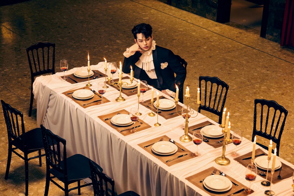 Ca sĩ Bùi Trường Linh trong bộ tuxedo chuẩn chỉnh từ LIN