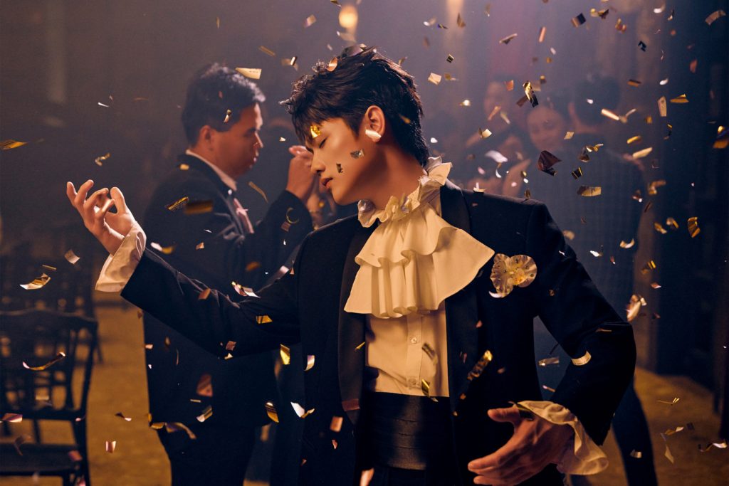 Ca sĩ Bùi Trường Linh trong bộ tuxedo chuẩn chỉnh từ LIN