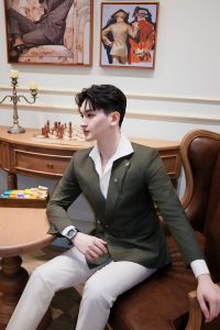 VÕ MINH KHẢI – CUỐN HÚT CÙNG VEST XANH RÊU CÀI CHÉO