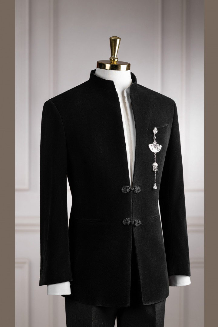 Vest đen nhung cổ trụ 2 cúc