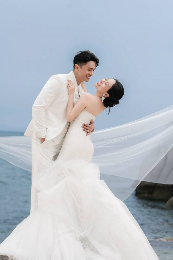 KHÁNH LINH & VIÊN VIBI – KHẮC GHI TÌNH YÊU GIỮA BIỂN XANH