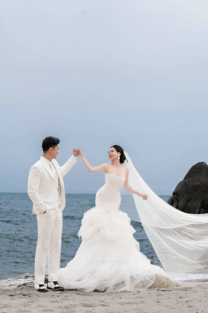 KHÁNH LINH & VIÊN VIBI – KHẮC GHI TÌNH YÊU GIỮA BIỂN XANH