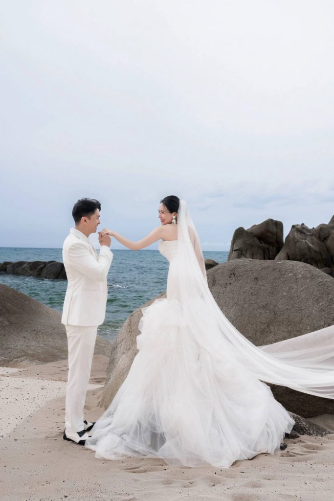 KHÁNH LINH & VIÊN VIBI – KHẮC GHI TÌNH YÊU GIỮA BIỂN XANH
