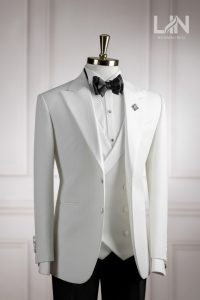 TUXEDO TRẮNG HỌA TIẾT MẮT LƯỚI – ĐẲNG CẤP CỦA CHÚ RỂ HIỆN ĐẠI