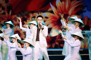 CA SĨ HOÀNG BÁCH ĐỒNG HÀNH CÙNG HÀNH TRÌNH 15 NĂM NGÀY MAI TƯƠI SÁNG