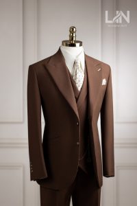 SUIT NÂU 3 MẢNH – VẺ ĐẸP CỦA QUÝ ÔNG HIỆN ĐẠI