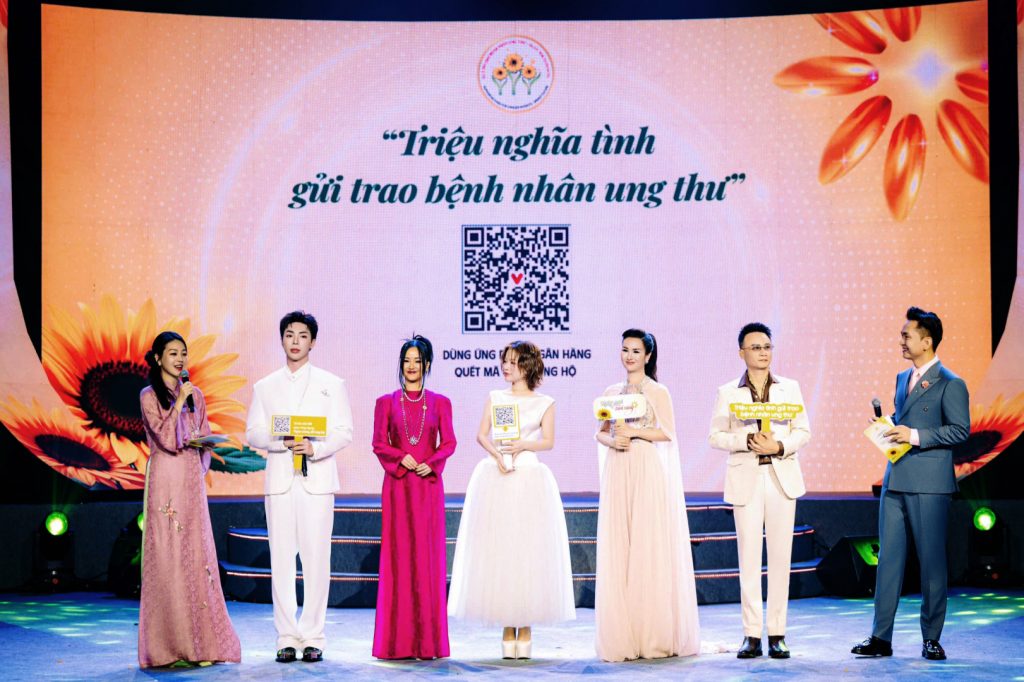 CA SĨ HOÀNG BÁCH ĐỒNG HÀNH CÙNG HÀNH TRÌNH 15 NĂM NGÀY MAI TƯƠI SÁNG