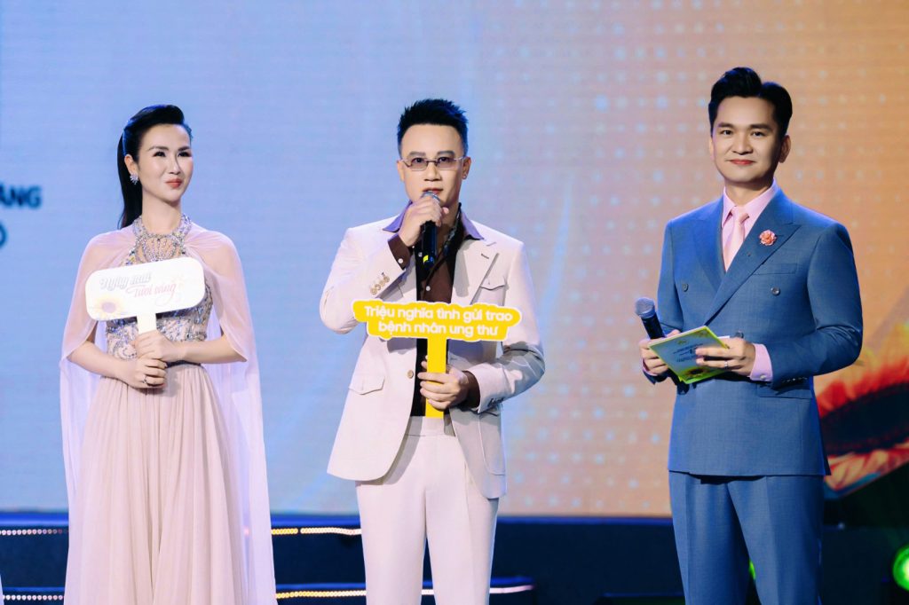 CA SĨ HOÀNG BÁCH ĐỒNG HÀNH CÙNG HÀNH TRÌNH 15 NĂM NGÀY MAI TƯƠI SÁNG