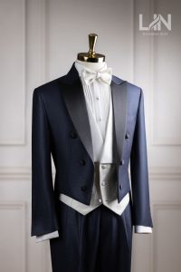 LỄ PHỤC TUXEDO ĐUÔI TÔM XANH XƯỚC KIM SA – KHÍ CHẤT HOÀNG GIA CHO CHÚ RỂ