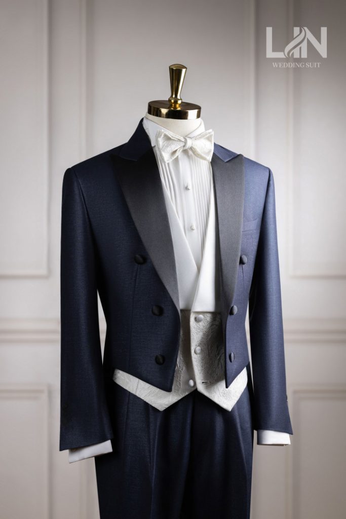 LỄ PHỤC TUXEDO ĐUÔI TÔM XANH XƯỚC KIM SA – KHÍ CHẤT HOÀNG GIA CHO CHÚ RỂ