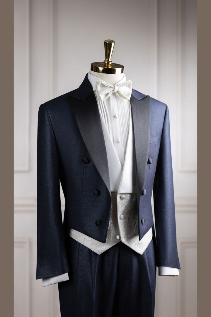 Tuxedo xanh xước kim sa đuôi tôm cổ nhọn 6 cúc