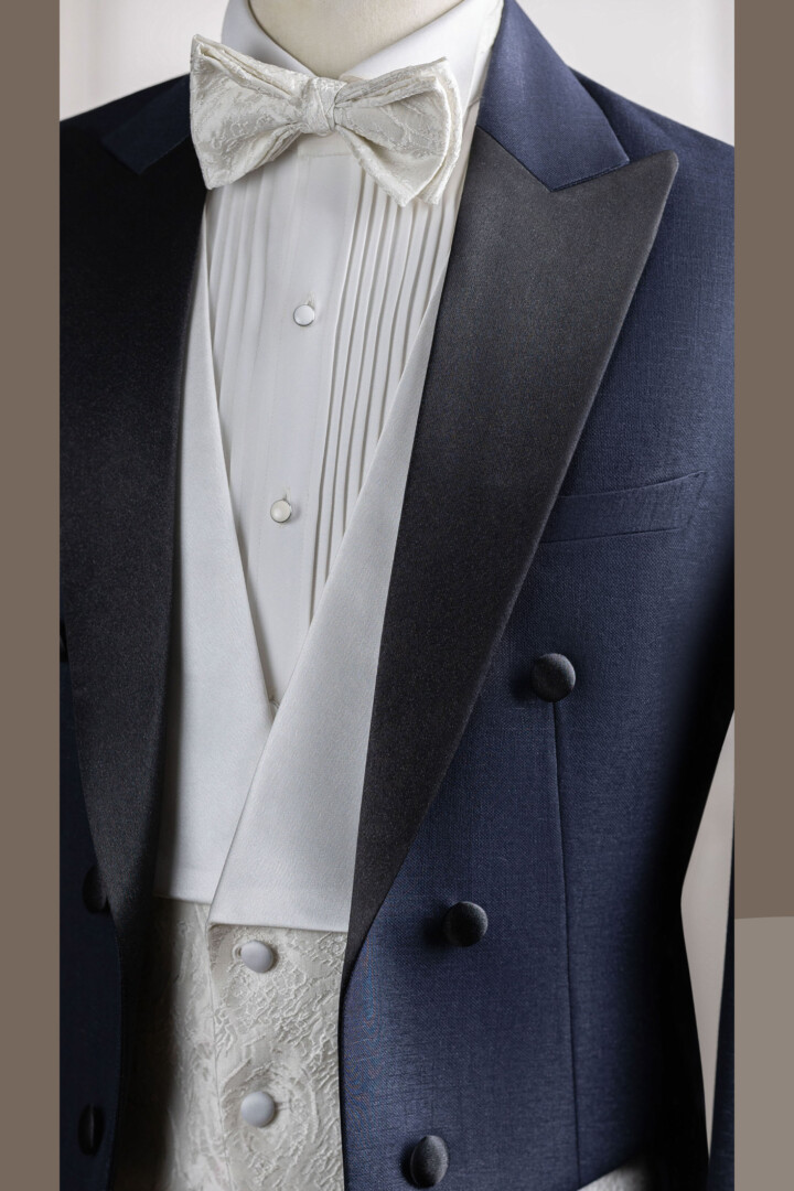 Tuxedo xanh xước kim sa đuôi tôm cổ nhọn 6 cúc Tuxedo xanh xước kim sa đuôi tôm cổ nhọn 6 cúc