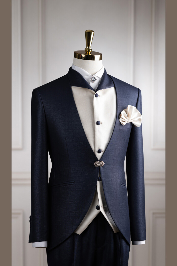VE.348 Tuxedo xanh xước cổ tim khóa cài