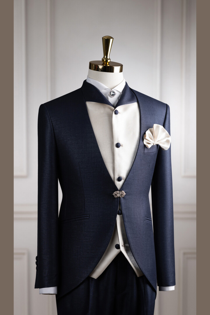 VE.348 Tuxedo xanh xước cổ tim khóa cài